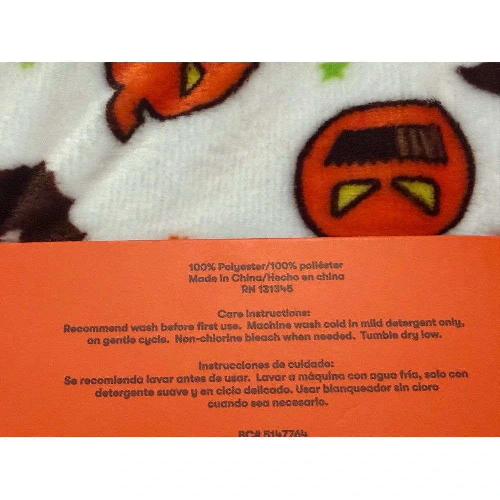 Reeses Halloween Oversized Plush Throw Blanket Pumpkin Skull Bat 60x70 NEW
